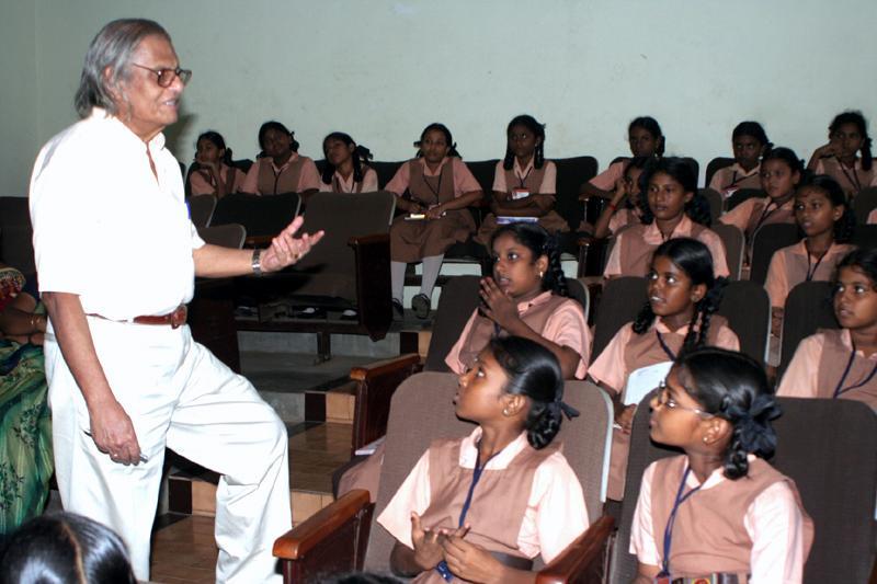 narasiahtalk.jpg - K. R. A. Narasiah's on the Madras Port at Avvai kalai Kazhagam, Royapuram.