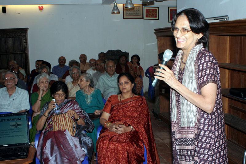 zarin2.jpg - Zarin Mistry withthe audience