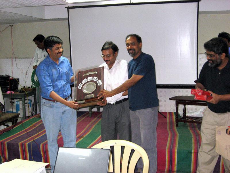 equiz6.jpg - Winners of the Rolling shiled for the Madras quiz in English - V. V. ramanan and Ramkumar Shankar