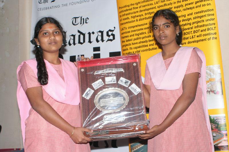 quiztam1.jpg - Team from Rani Meyyammai Girls Hr. Sec. School. R. A. Puram won the rolling shield in the Madras Quiz in Tamil.